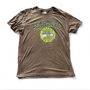 Gray and Green Seattle Seahawks Offical NFL Team Shop T Shirt Men’s Size L